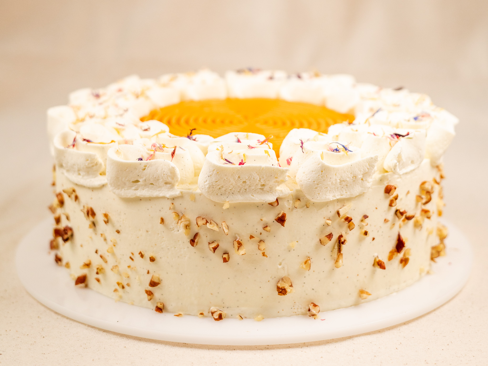 Mrkvový dort s pomerančovo-rakytníkovým mousse