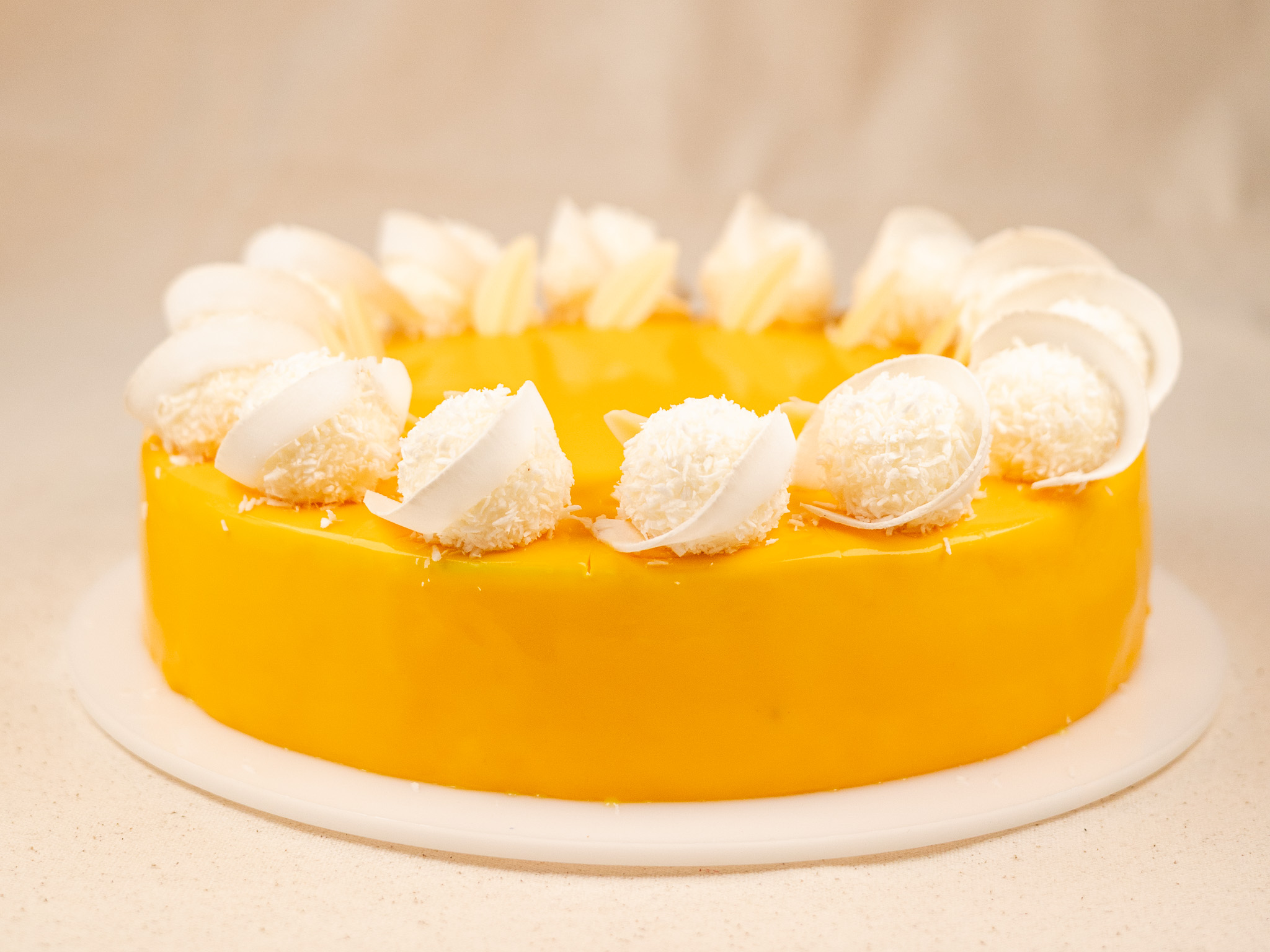 Kokosový dort s mučenkovým mousse