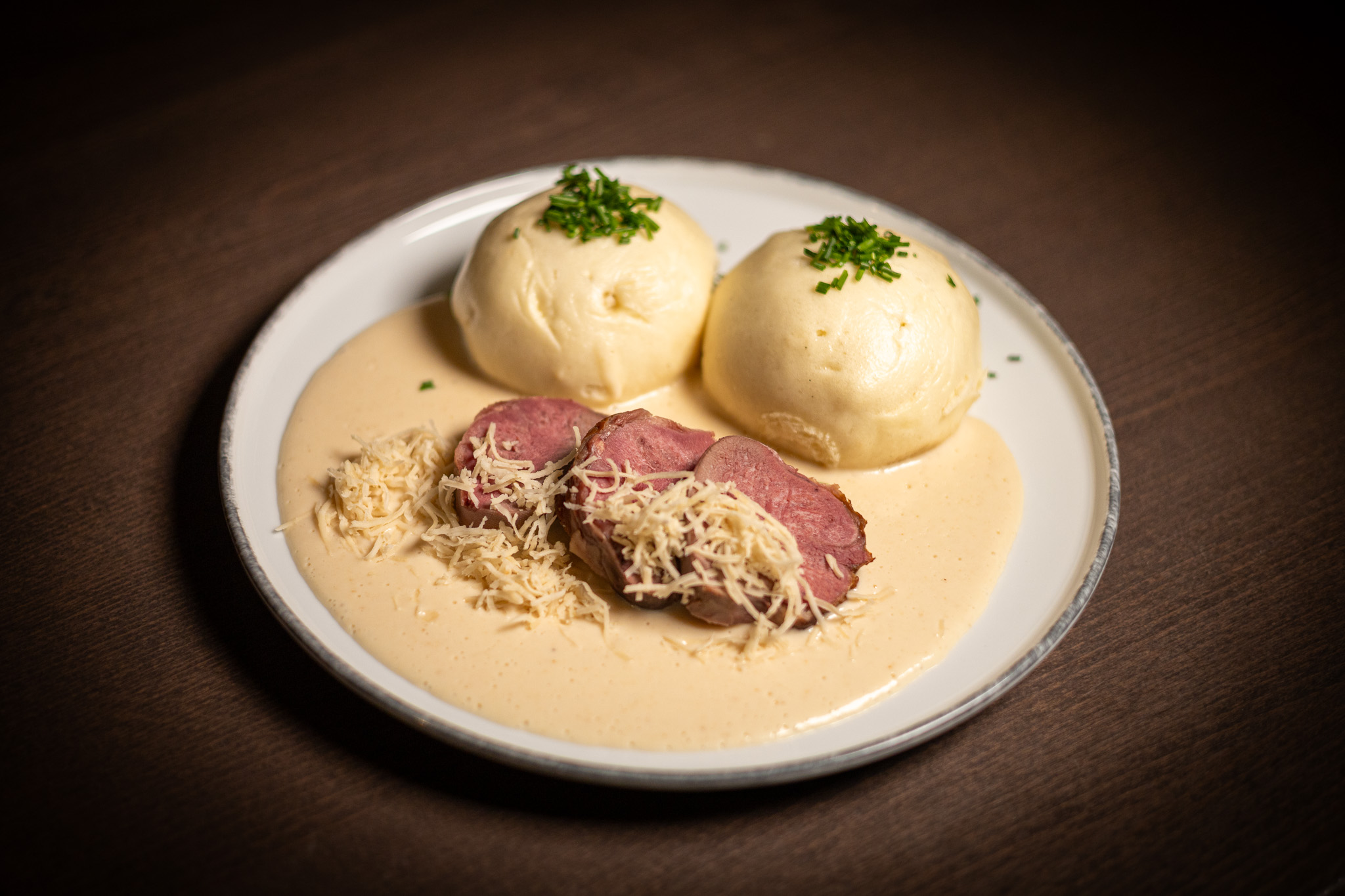 Uzený hovězý jazyk s křenovou omáčkou