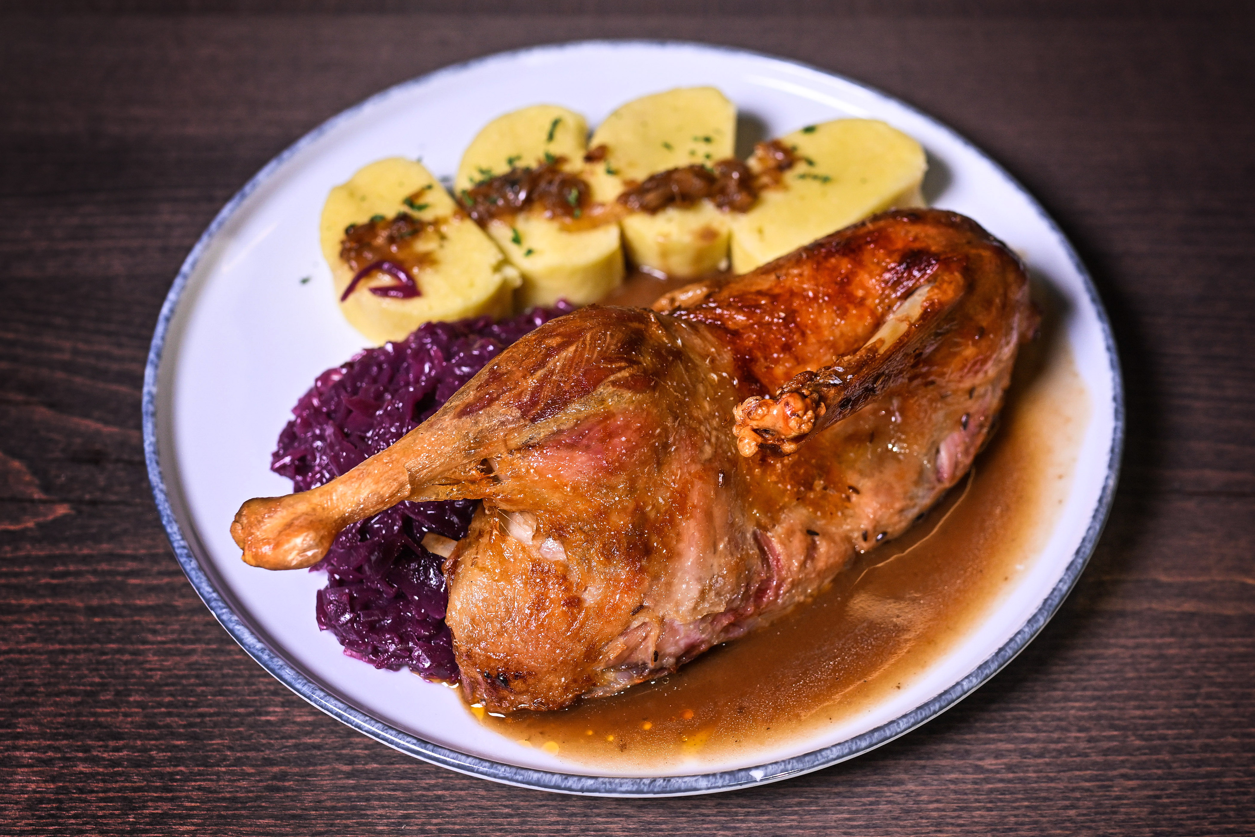 Pomalu pečená půlka kachny