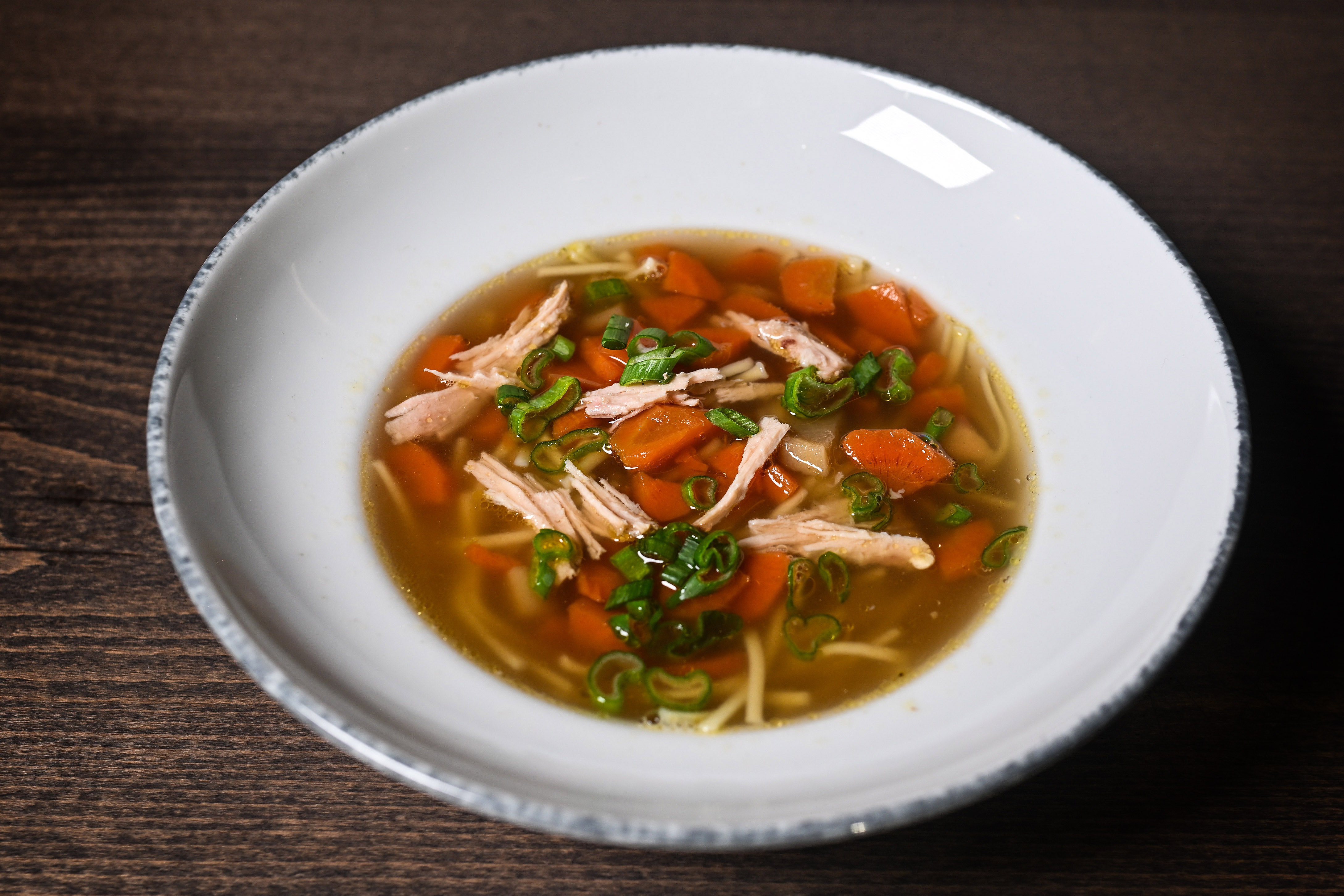 Slepičí vývar s trhaným masem