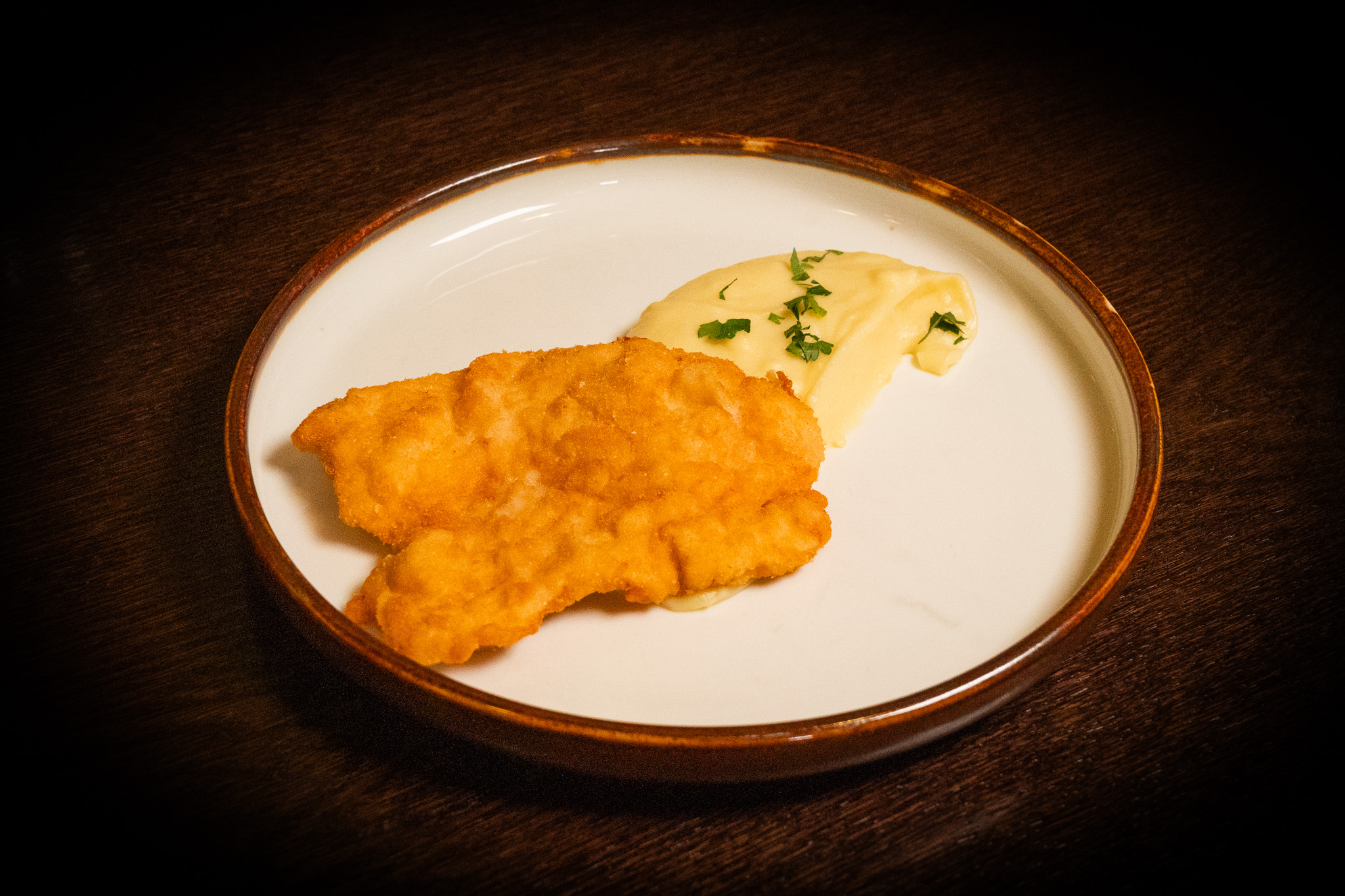 BISTECCA DI POLLO FRITTO, PURÉ DI PATATE