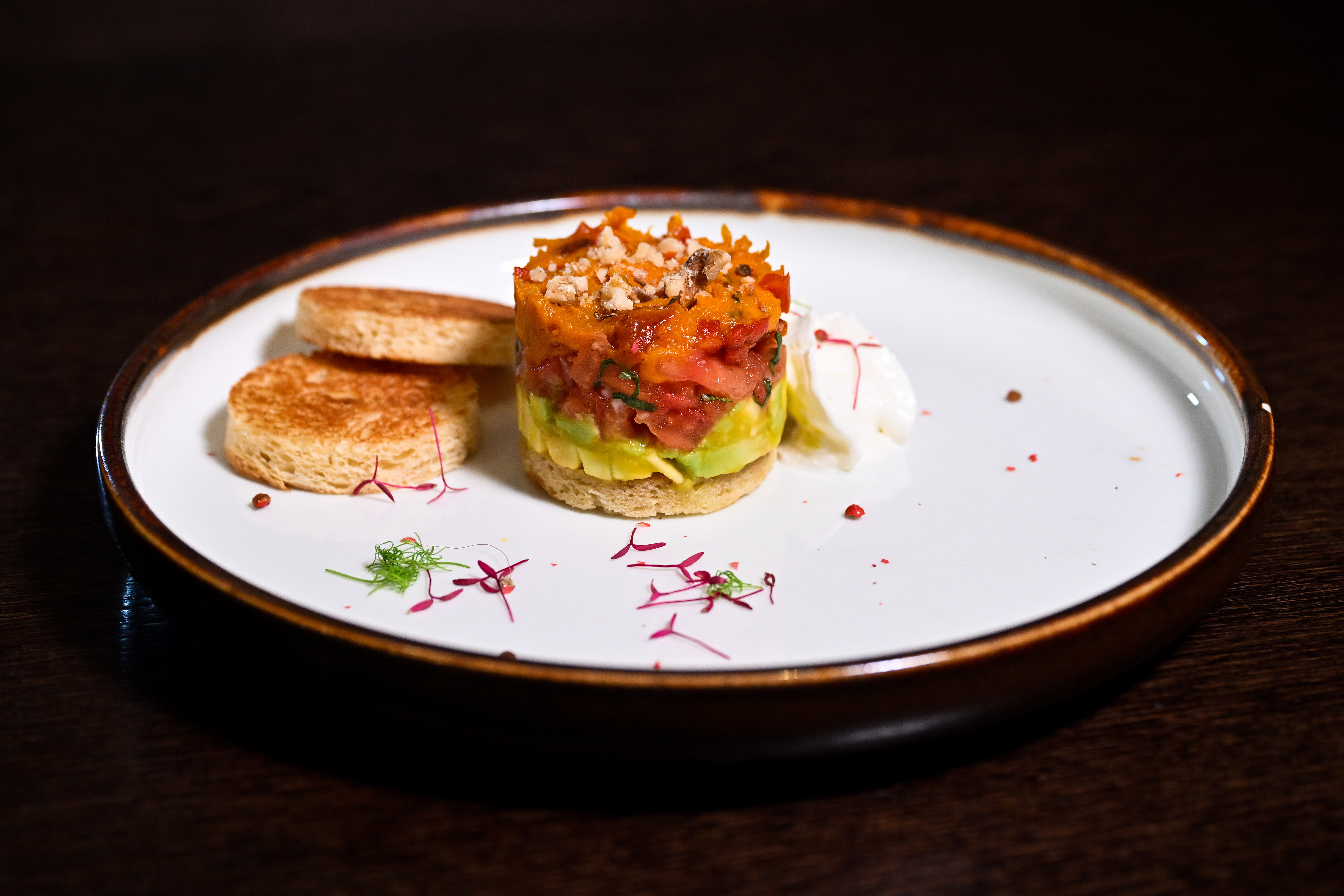 Tartare di verdure, Formaggio di capra, Brioche